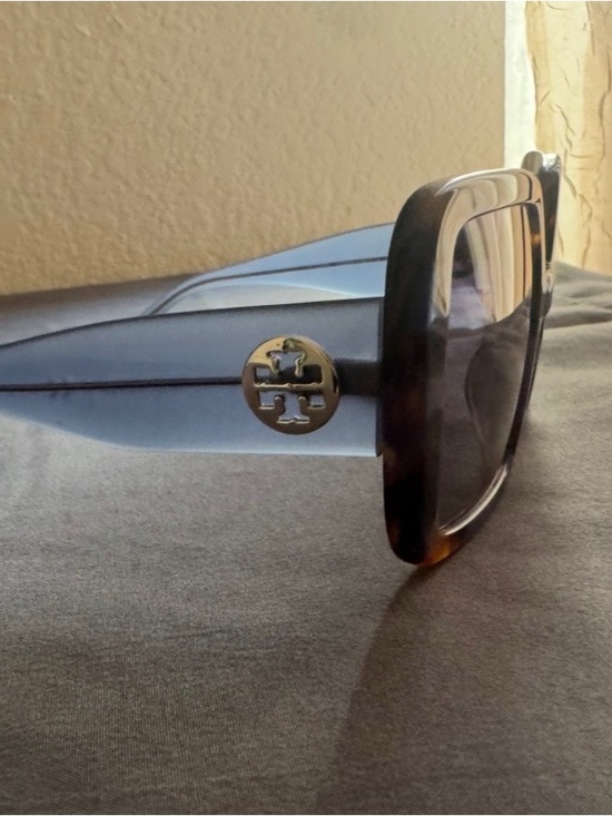 Tory Burch Orange Sunglasses Case with Blue Tortoiseshell Frame Sunglasses main image 3